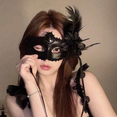 Sexy Spitzen-Feder-Halbgesichtsmaske für Halloween-Make-up Maskerade-Party