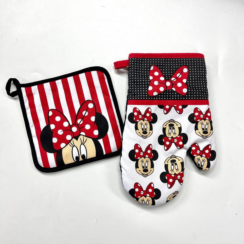 Mickey Mouse Cartoon Heat-Resistant Baking Set: Cute 2-Piece with Gloves & Coaster