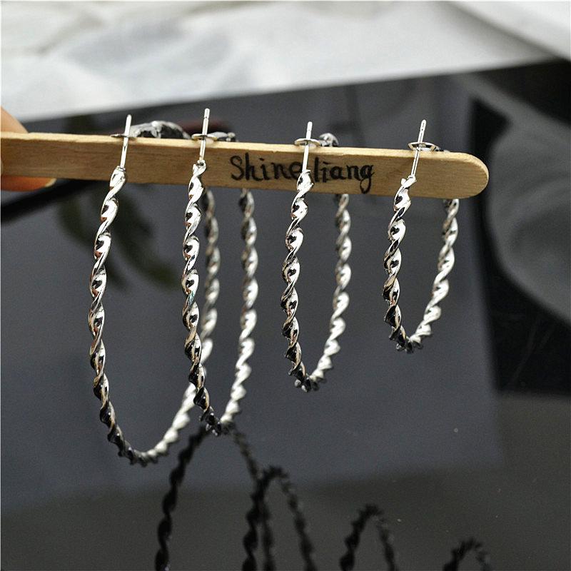 Women’s Shiny Twisted Circle Ear Clips - Gold & Silver, No Piercing Needed