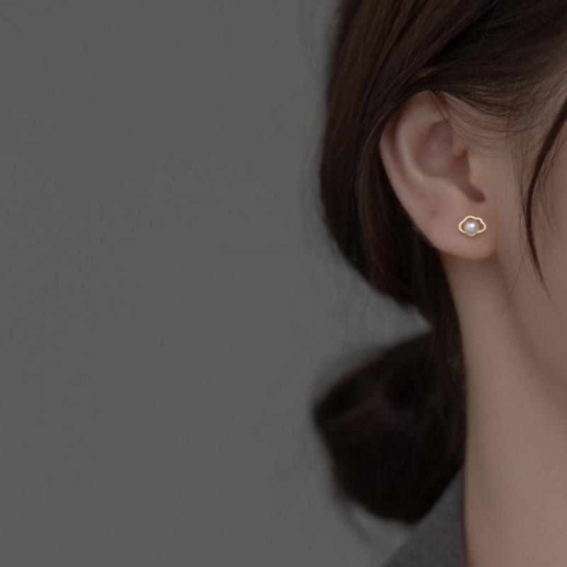 Zircon Stud Earrings - Cloud-shaped Rose Heart Earrings for Women. High-end, Versatile Ear Accessories with A Touch of Sophistication and Luxury.