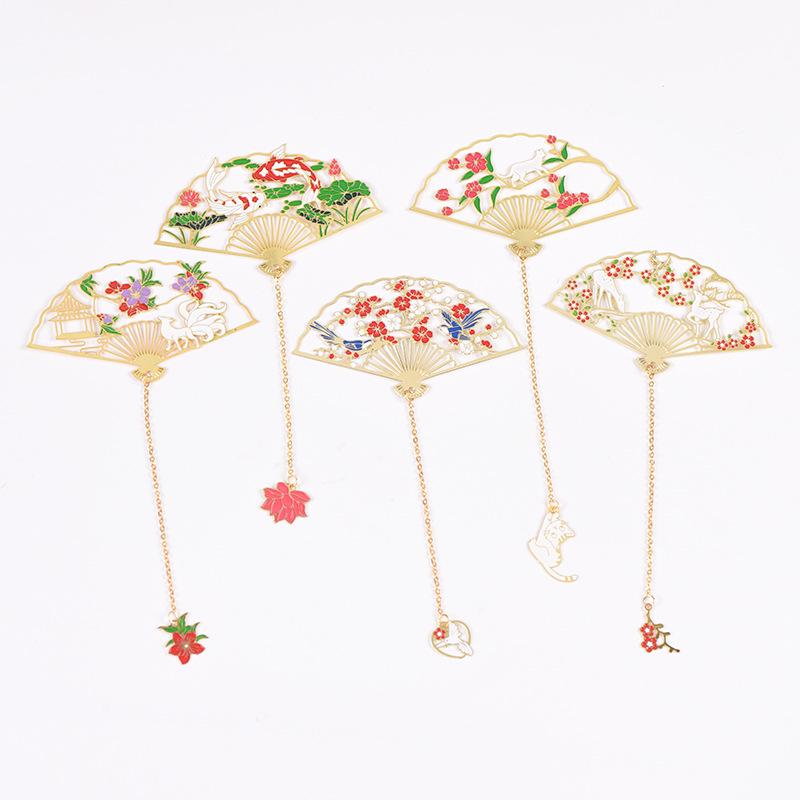 Brass Hollow Carved Foldable Fan Bookmark: Chinese Style Cultural Creative Gift