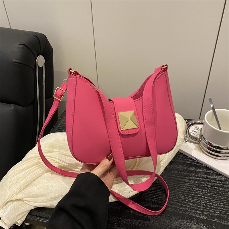Simple new Korean version ins shoulder bag women's commuting foreign style fashion temperament exquisite solid color oily leather messenger bag