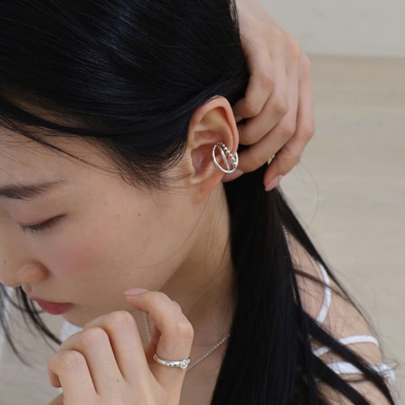 

World Line Opera earcuff silver
