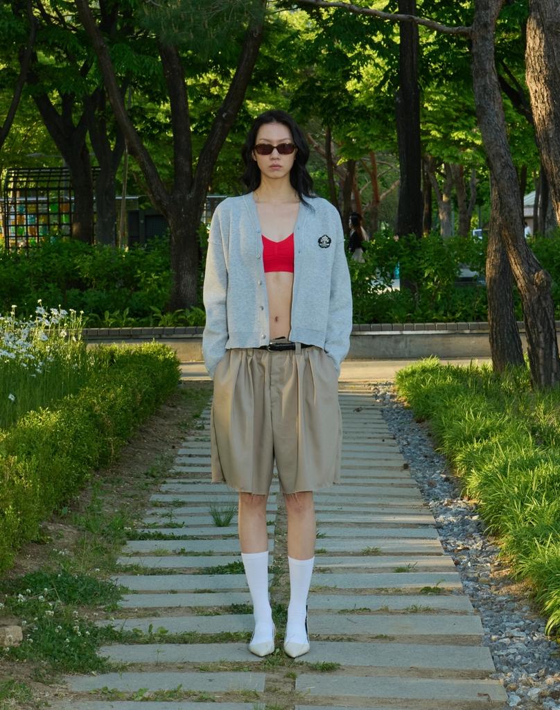 ORDINARY PEOPLE Re: Classic Silk Refined Raw Bermuda Pants [Beige]