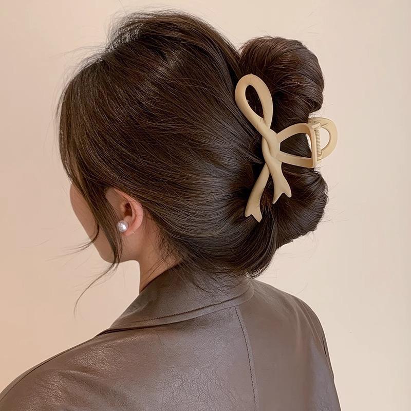 Elegant Large Hair Claw Clip for Thick Hair - High-End Korean Updo Shark Clip