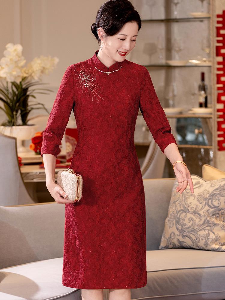 2025 Spring Red Lace Qipao: Young Plus Size Three-Quarter Sleeve A-Line Dress for Mothers at Wedding Banquets