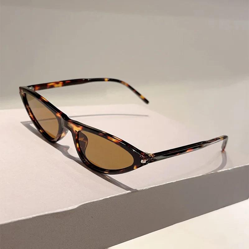 New Rivet Vintage Triangle Cat Eye Sunglasses Women For Men Luxury Brand Designer Sun Glasses Punk Popular Hip Hop Eyewear Uv400