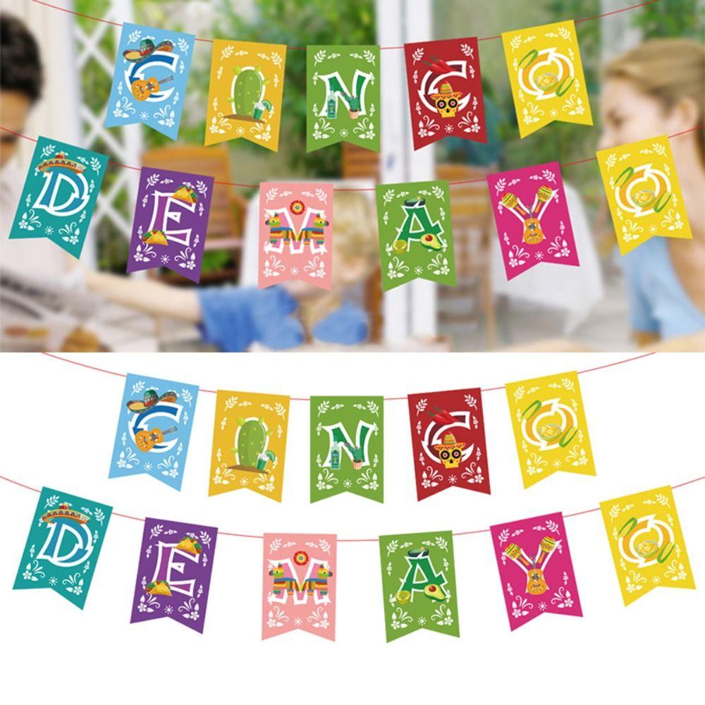 

Гирлянды вытягивают флаги, висят флаги 5 мая, карнавал, вытягивая цветы, фестиваль, украшения, принадлежности