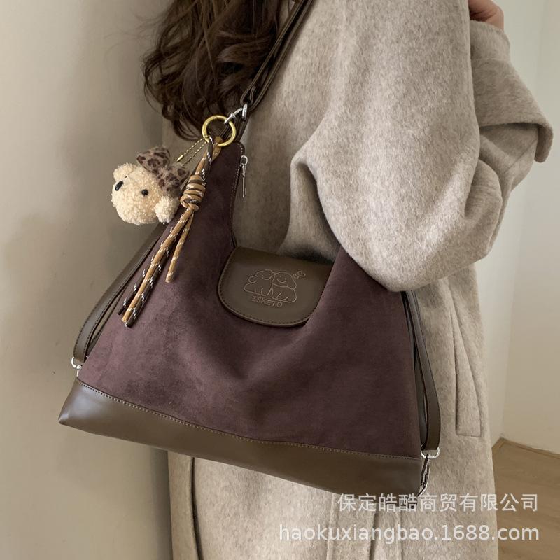 Autumn and winter retro suede women's backpack 2025 new large-capacity commuting backpack student class schoolbag