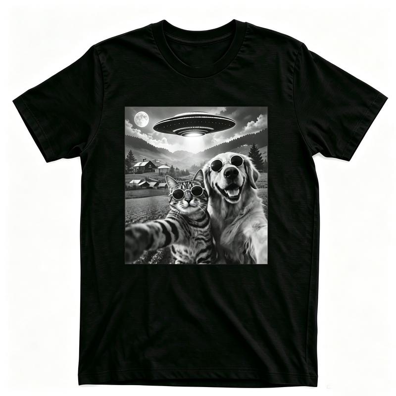 Bigfoot Ufo Selfie Shirt Alien Spaceship Sasquatch Cryptid Fun Graphic Tee Vintage Graphic Short Sleeve Halloween Party Tops