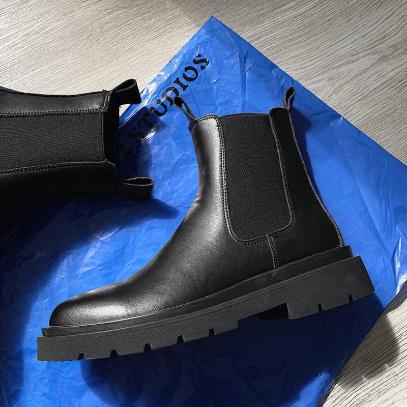 Kundalik erkaklar charm poyafzallari 2024 Kuz Qish Yangi Erkaklar uchun Chelsea Botinkalari Yuqori Qo'nji Slip-on Mashhur Trenddagi Mototsikl Botinkalari Botas