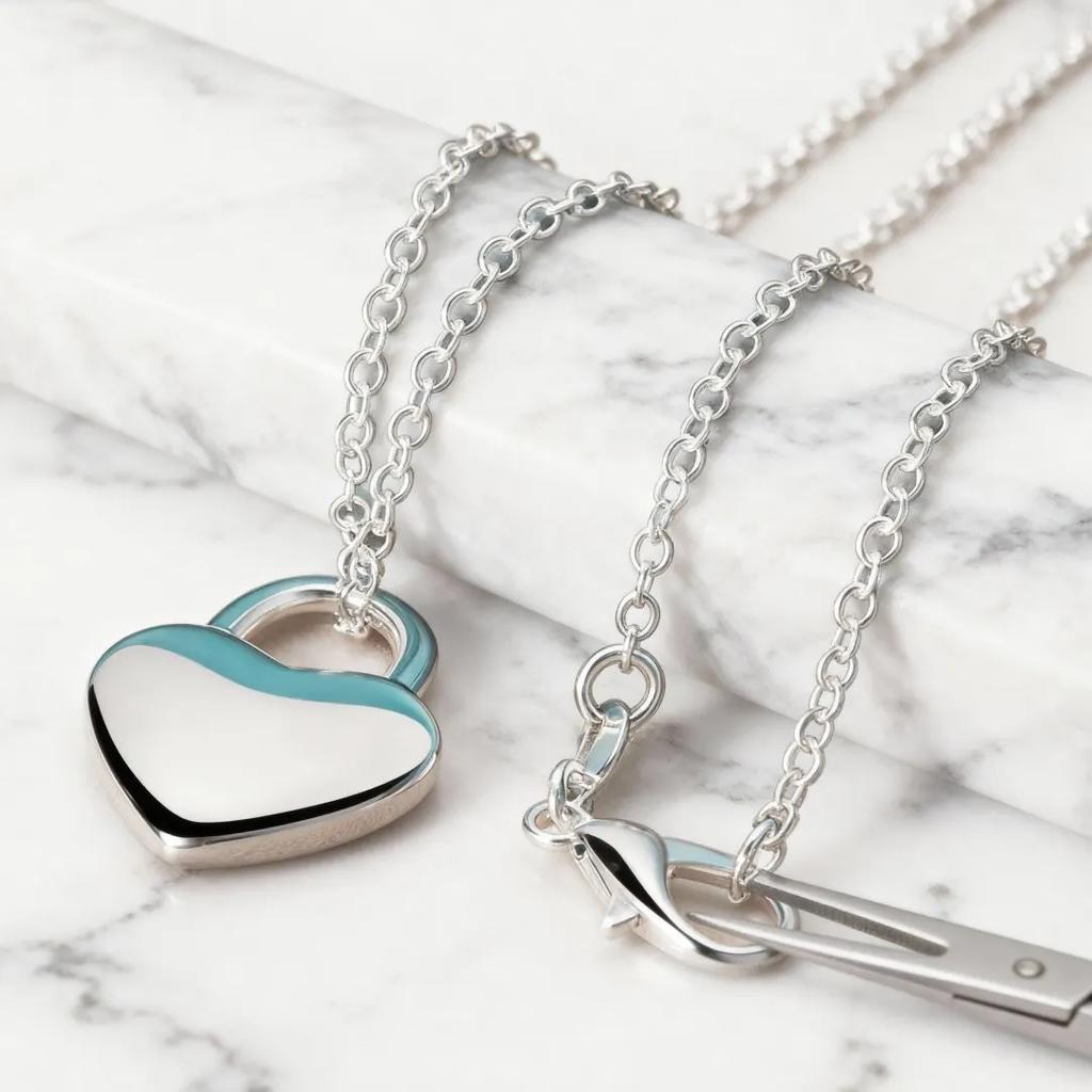 Hochwertige 925 Sterling Silber Glücksherz Schloss Halskette für Damen Mode Nischenschmuck Hochzeit Verlobung Feiertagsgeschenke