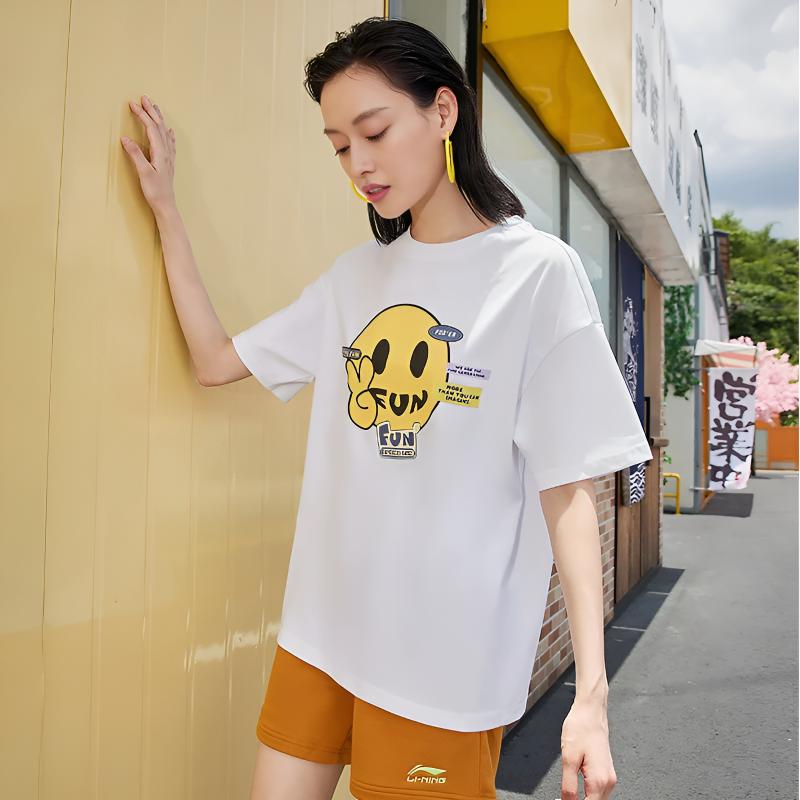 Li Ning Sports Fashion Series Solid Color Cartoon Smile Round Neck Pullover Short Sleeve Regular T-Shirt Women Tops White AHSSA52-3