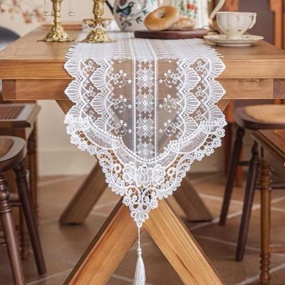Elegant vit spetsbordslöpare med blomsterbroderi - Polyester fyrkantig duk för byrå, kök, bröllopsbankett, soffbord, öppen spis
