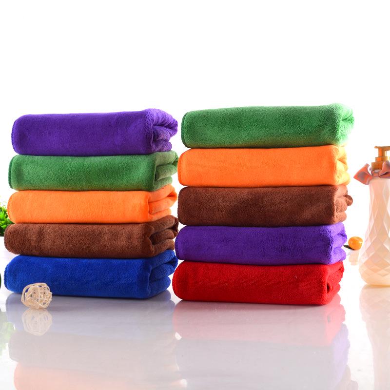 Ściereczki czyszczące niepozostawiające włókien do zakładów fryzjerskich, mycia szyb, mycia samochodów – chłonne, grube, nie pozostawiające włókien – ręczniki na stacje benzynowe.