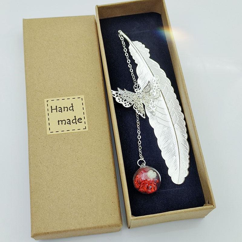 Popular Chinese Metal Feather Bookmark with Dried Flower and Butterfly Design - Perfect Teacher's Day Gift