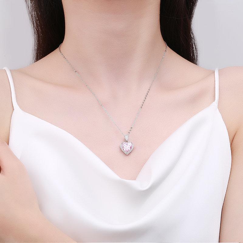 Dámský přívěsek ve tvaru srdce z růženínu na klíční kost - Evropská a americká móda