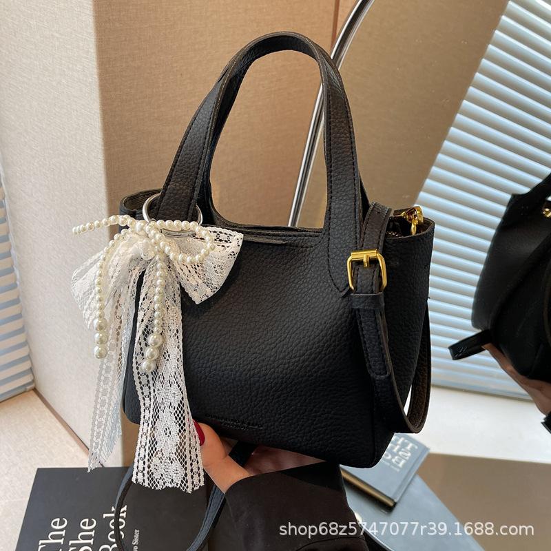 Summer Super Hot Bag Women 2025 New Fashion Versatile Messenger Bag Popular High-end Niche Portable Bucket Bag