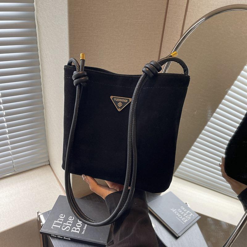 Simple Casual Large-capacity Women's Bag, New Fashionable Retro High-value Commuting Shoulder Underarm Bucket Bag