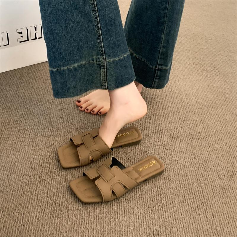 Slippers women's summer wear 2025 new versatile Internet celebrity soft bottom one-word drag non-slip flat bottom cool slippers ins tide