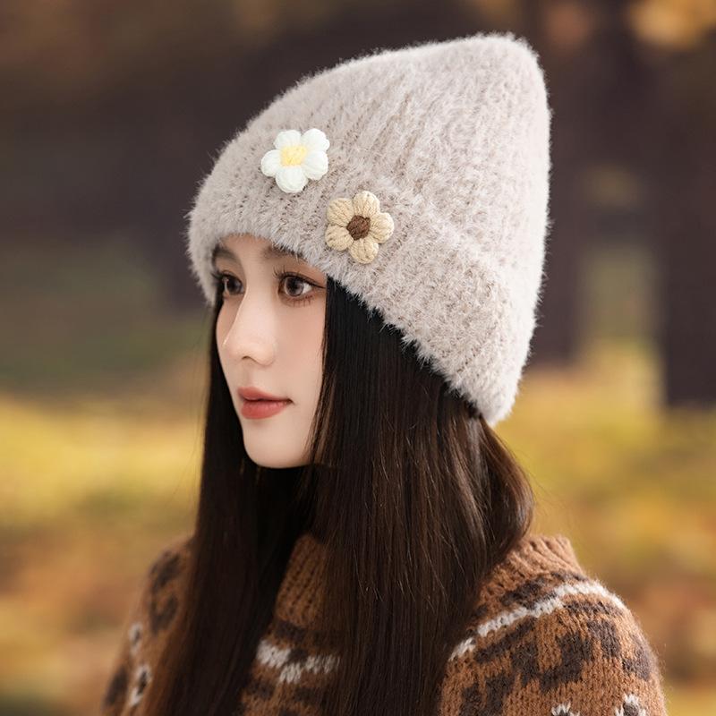 Autumn and Winter Wool Hat Women's Versatile Warm Wool Knitted Hat Cute Flower Ear Protection Pullover Hat