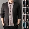 Herrenhemd, zweiteilig, Umlegekragen, einreihig, lange Ärmel, farblich passendes Strickoberteil im formellen Business-Stil