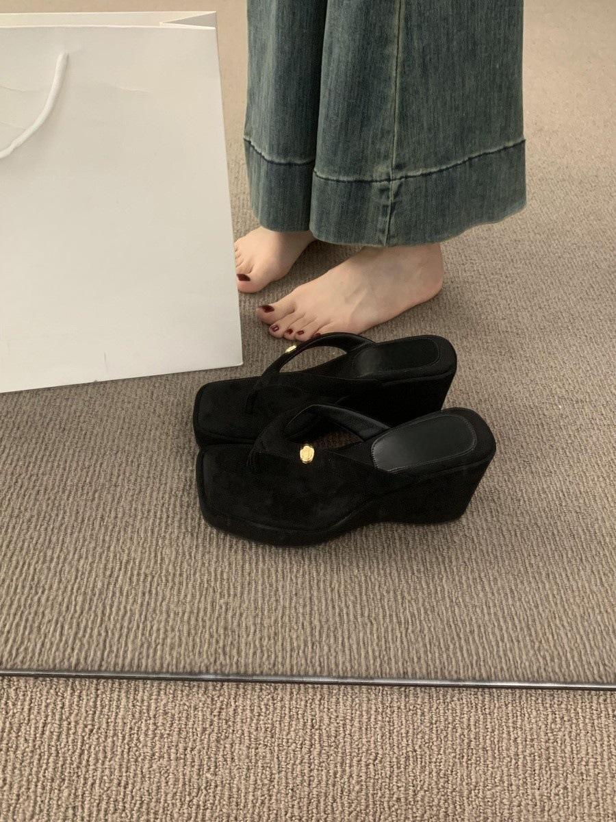 

Thick-soled flip-flops 2025 summer new toe high-heeled sandals French beautiful wedge heel wear-resistant cool slippers 39 чёрный