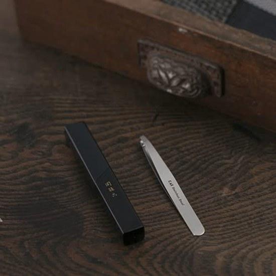 KAI Kansanroku Tweezers Slanted Tip Storage Case Silver Hair Removal HC1806
