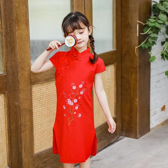 

Девушка с коротким рукавом Cheongsam в китайском стиле вышивка хлопковое платье на Новый год