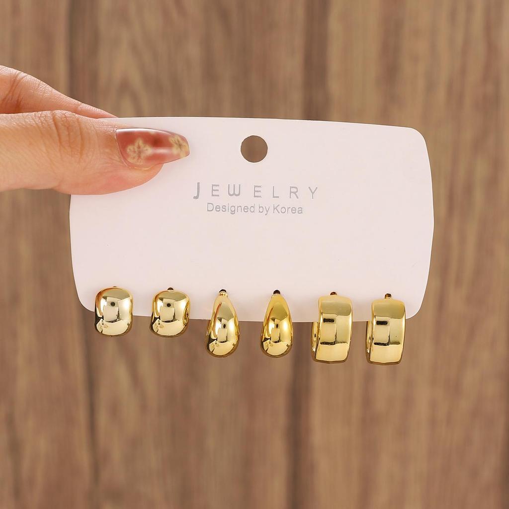 Elegant Geometric Gold Circle Earrings Set - Bold, Creative Design
