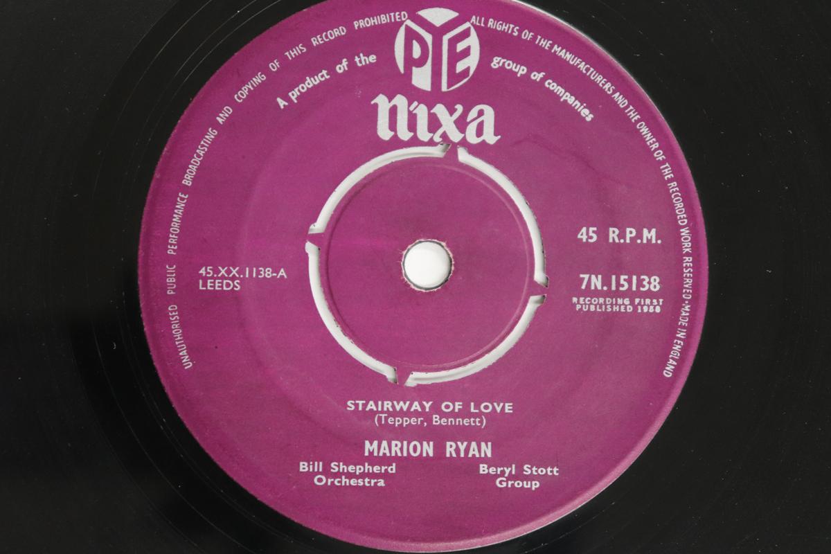 

7-дюймовая пластинка MARION RYAN - Stairway Of Love 7N15138 PYE NIXA 1958 UK Поп Б/У