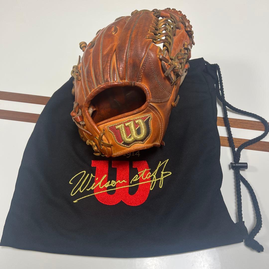 Used Wilson S14 Hard Gloves Made in Japan with Storage Bag
