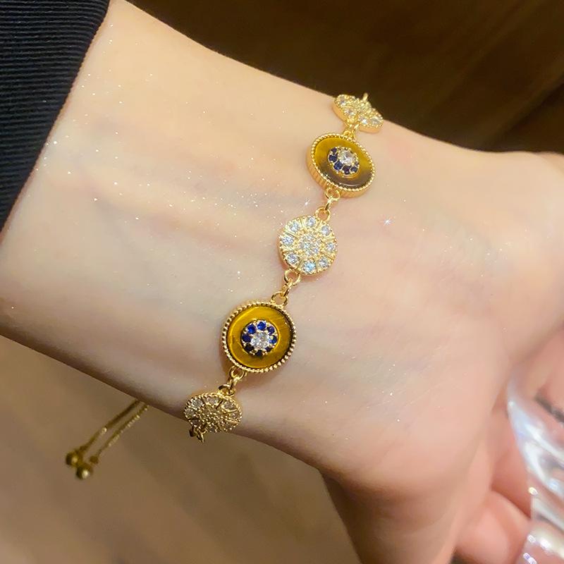 Elegant Retro Zircon & Mother-of-Pearl Bracelet: High-End Autumn/Winter Fashion Bangle