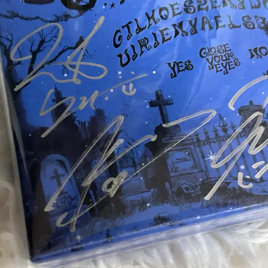Close Your Blue-Eyes Toon Dragon CYE Clyua Autographed Album