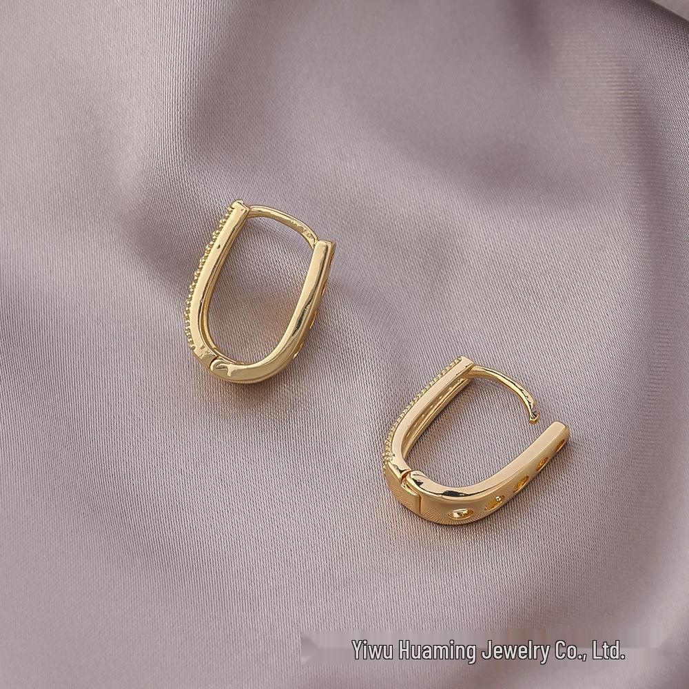 Stylish Gold Circle Ear Cuffs - Light Luxury Jewelry for Trendy Women