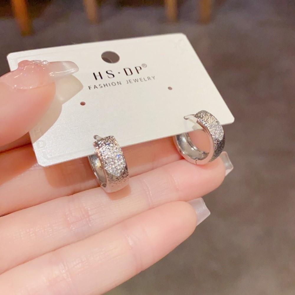 Luxury Round Circle Earrings Simple Design Exquisite Earrings Elegant Metal Hoop Earrings Women