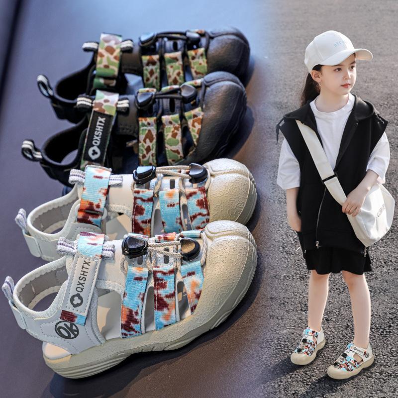 Children's sandals 2025 summer new soft-soled boys' beach shoes girls' hollow bag head sandals medium and older children's shoes
