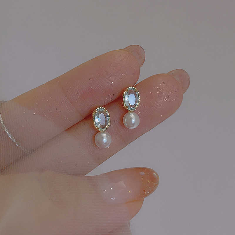 Small exquisite blue light luxury imitation pearl stud earrings women's niche retro personality versatile earrings
