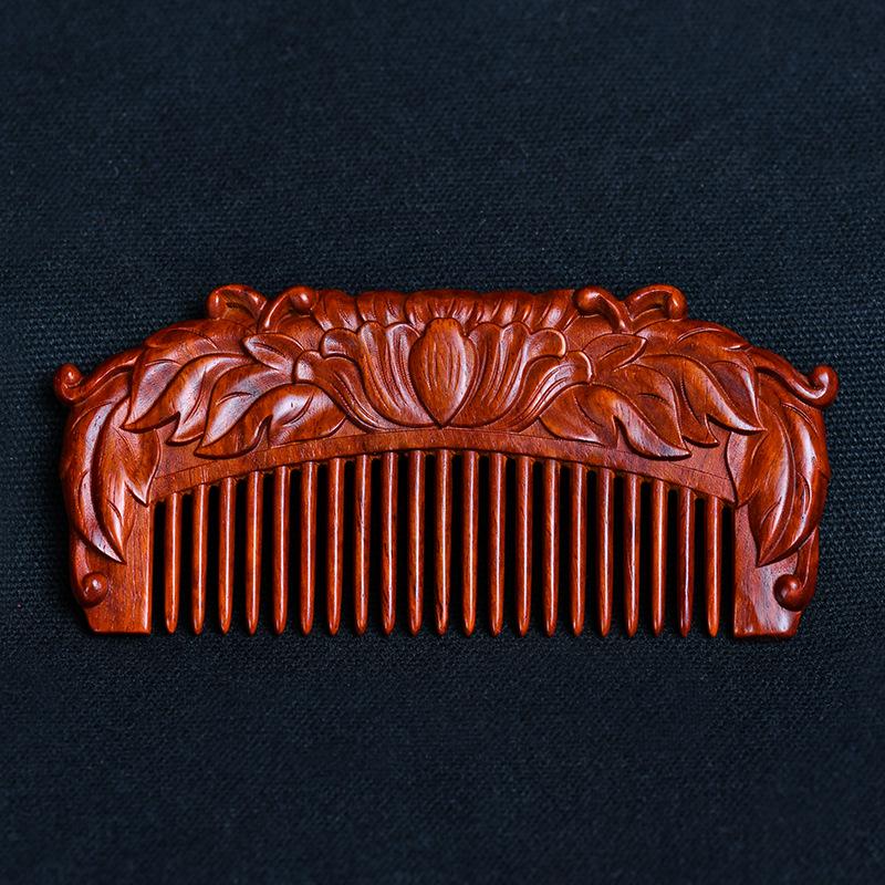 Indischer Rosenholz-Kamm mit geschnitzten kleinen Blättern - Holzkamm mit rotem Holzmuster