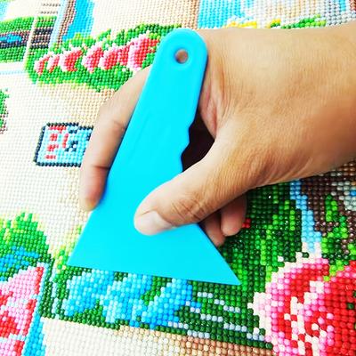 Ferramenta de Alinhamento para Pintura com Diamantes Forma Triangular Branca, Precisão para Padrões Florais e Geométricos, Ideal para Artesanato e Projetos de Arte