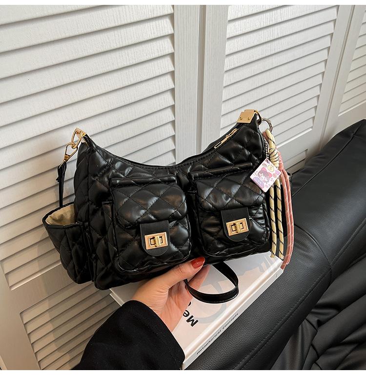 Rhombus Chain Bag Women's 2025 New Spring and Summer Niche Design Shoulder Messenger Bag Locomotive Bag Casual Armpit Bag