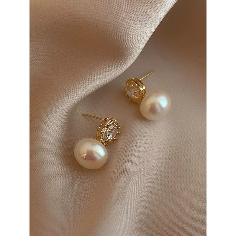 Ktlt/French style Retro Pearl Stud Earrings Women Light Luxury Niche Design High Sense Earrings Temperament Internet Celebrity Earrings Fashion