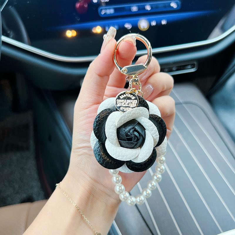 Yogodlns Creative Camellia Rose Pearl Chain Car Keychain Elegant Flower Decorative Accessory Bag Hanger Pendant Small Gift