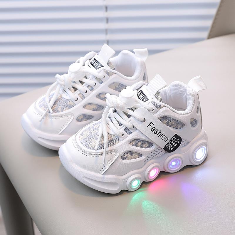 Children's Fashion LED Light Shoes Spring and Autumn Breathable Light Shoes for Girls and Boys Casual Sports Shoes
