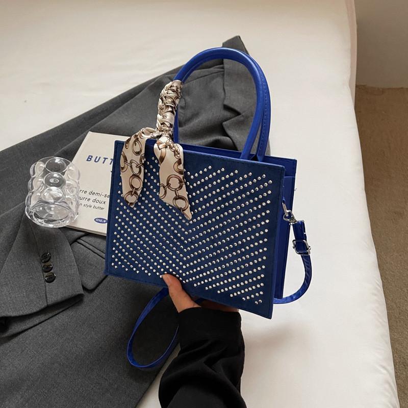 

Stylish Large Capacity Tote Bag For Summer Featuring Vintage Aesthetic And Chic Design синій