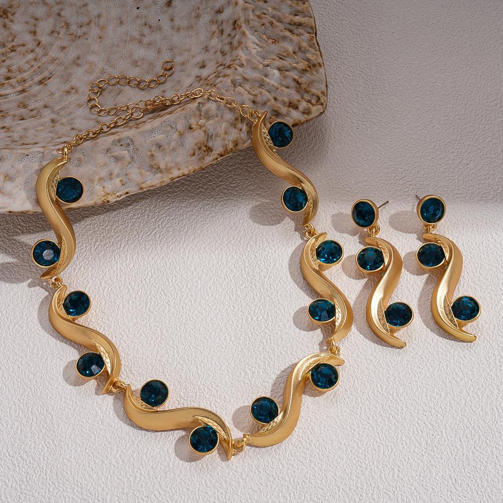 Court Style Diamond Set Round Wave Adjustable Sweater Chain Fashion Temperament Necklace