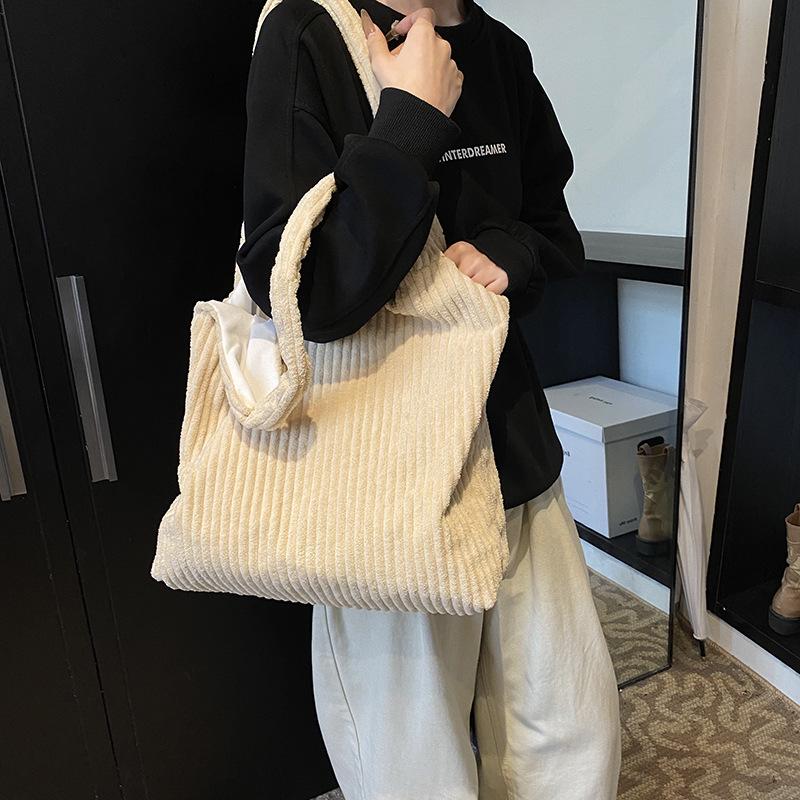 Korean ins temperament lady commuter velvet shoulder bag new literary and artistic style college student class tote bag