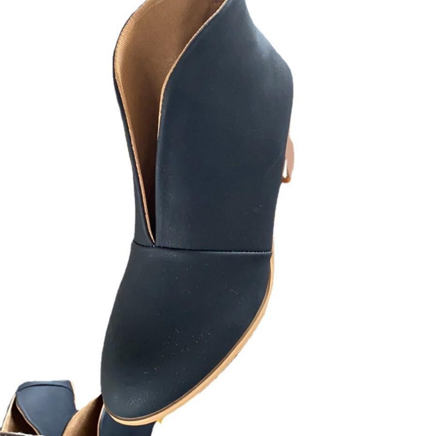 Large size Martin boots autumn and winter new thick heel thin solid color leather shoes women's boots