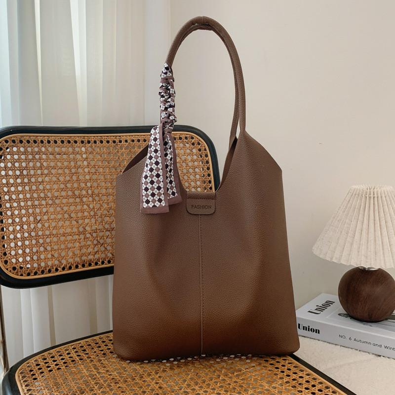 Chic Medium Sized Pu Tote Bag With Magnetic Closure For Effortless Everyday Carry коричневый