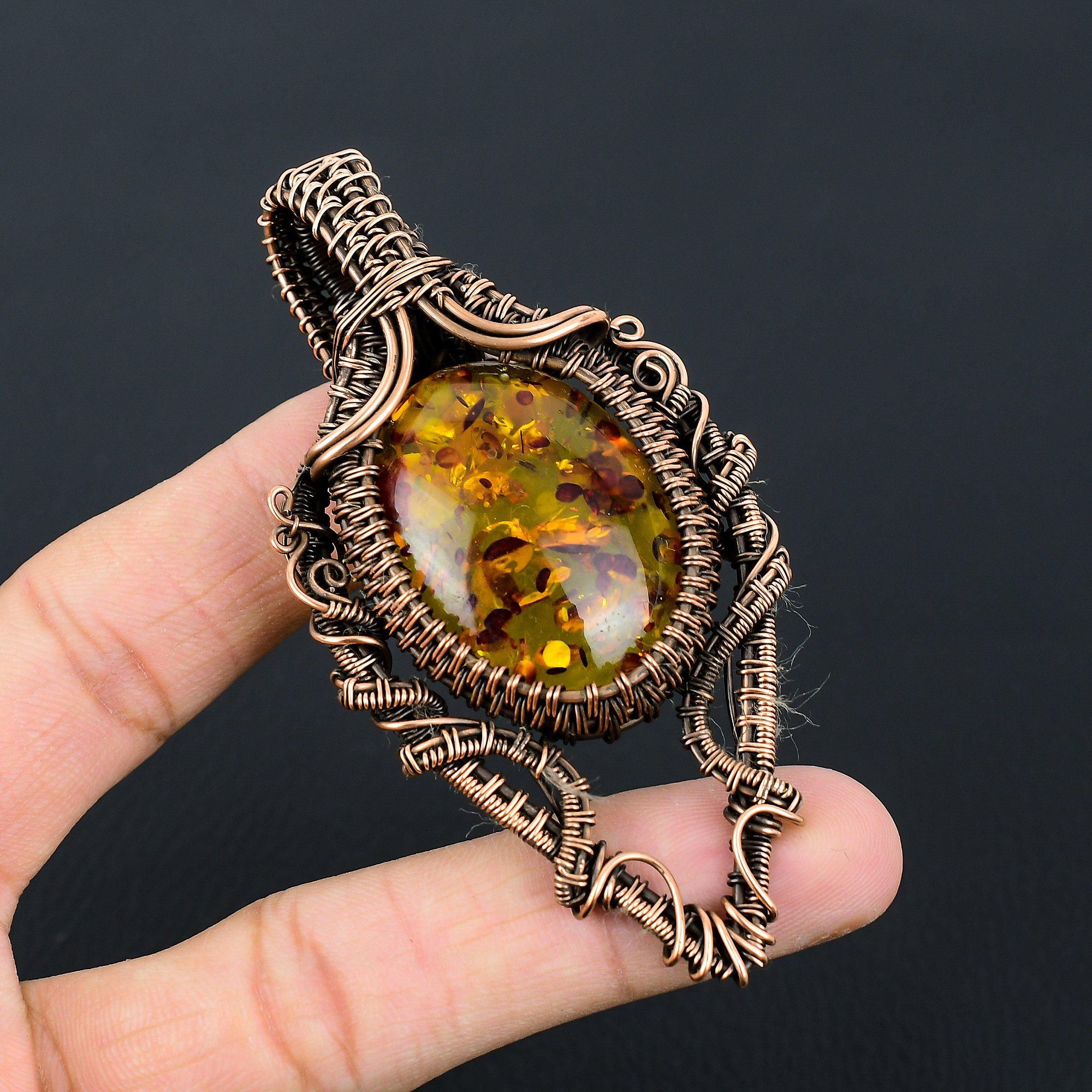 

Балтийский янтарь, драгоценный камень, подвеска из медной проволоки ручной работы для женщин 3.54 Inches жёлтый